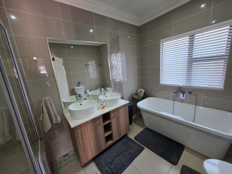 4 Bedroom Property for Sale in Wild Olive Estate Free State